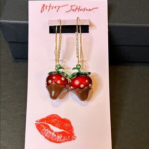Betsey Johnson Chocolate Dipped Strawberry 🍓 Dangle Earrings Valentine’s Day